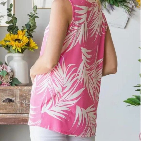 NWOT Tropical Island Floral Tank - Picture 3 of 3